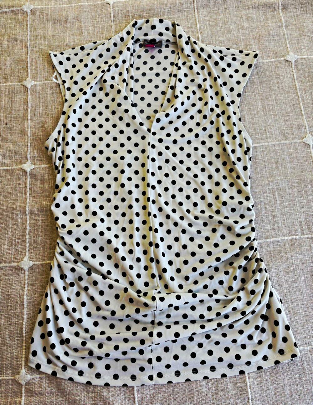 Vince Camuto Women's L White/Black Polka Dot Knit Stretch V-Neck Blouse Ruched